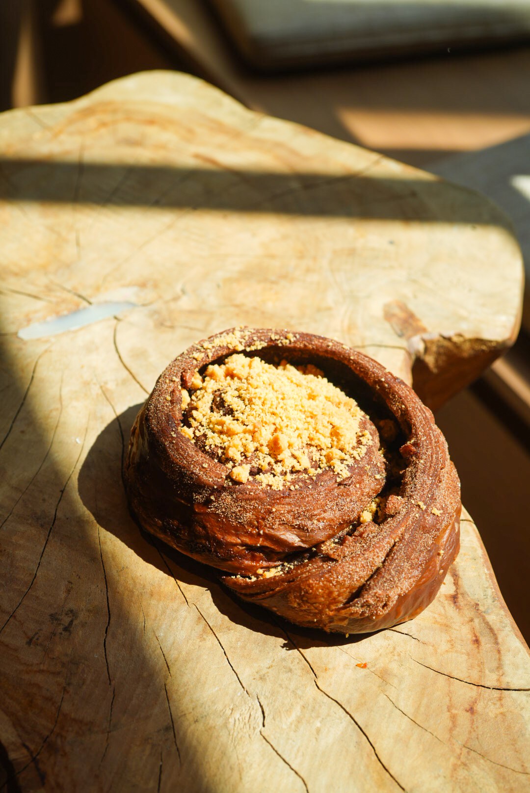 Apple Crumble Cinnamon Roll